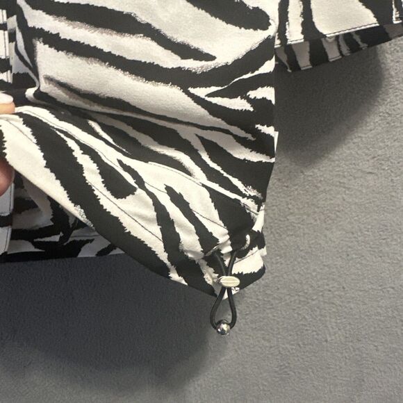 Chico's Zenergy Zebra Jacket Full Zip Stretch Pockets Size 3 (XL) Black White - Picture 3 of 9